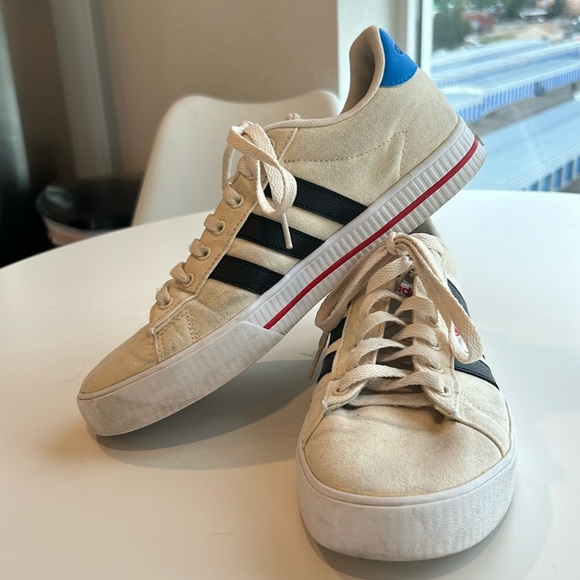 Ididas cream shoe - Picture 1 of 4
